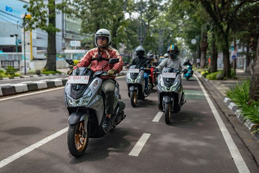 Touring Maxi Yamaha - Lexi LX