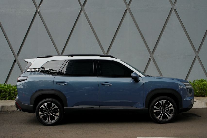 Tampak Samping Wuling Eksion