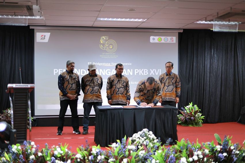 Menaker RI bersama Jajaran manajemen Bridgestone Indonesia