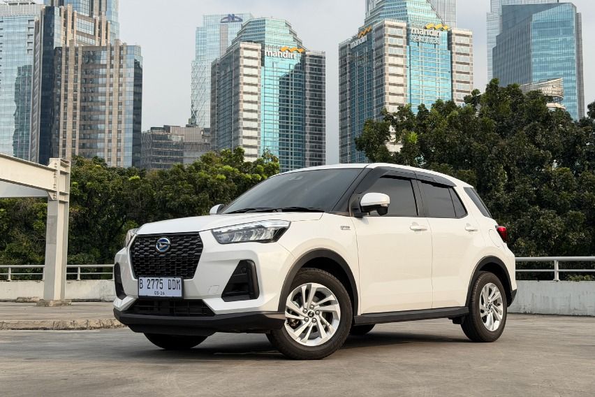 Seberapa Irit Daihatsu Rocky e-Smart Hybrid? Test Drive Keliling Jabodetabek Ungkap Jawabannya!