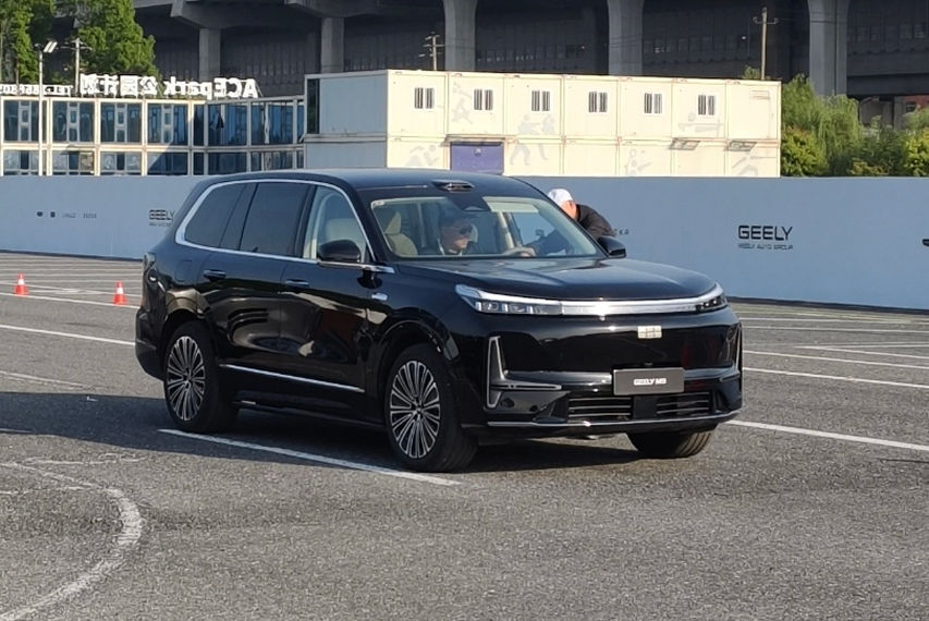 Geely Galaxy M9 front view