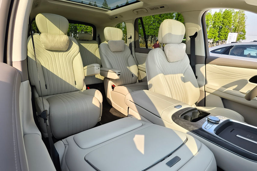 Geely Galaxy m9 rear seats view