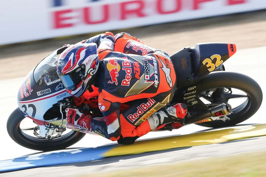 Kiandra Ramadhipa Menang Dramatis di Jerez, Cetak Sejarah di Red Bull Rookies Cup 2026