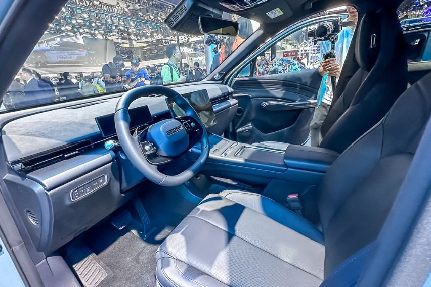 Omoda C7 interior