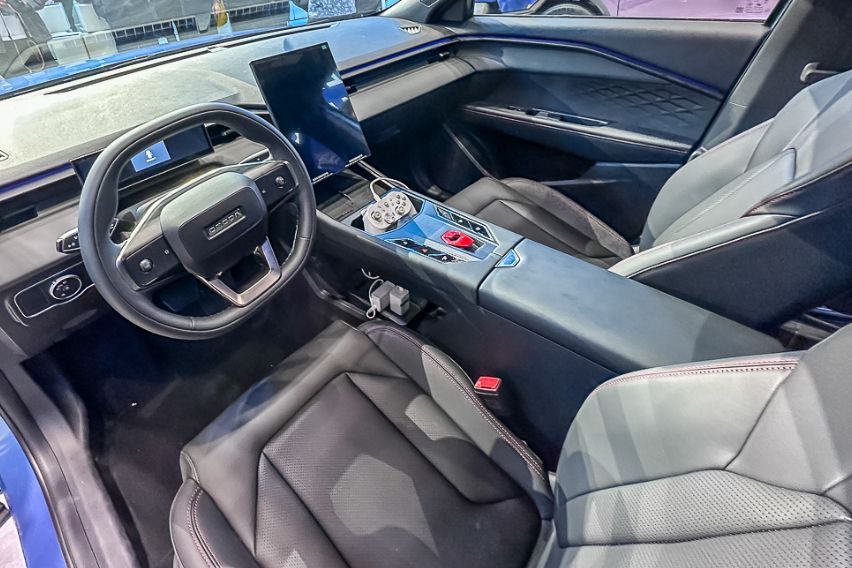Omoda C4 interior