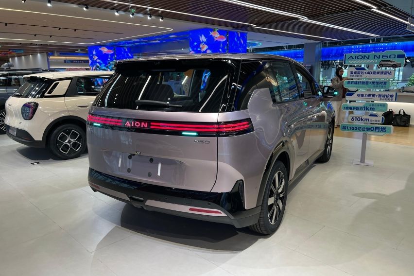 Tampak Belakang GAC Aion N60 siap masuk Indonesia