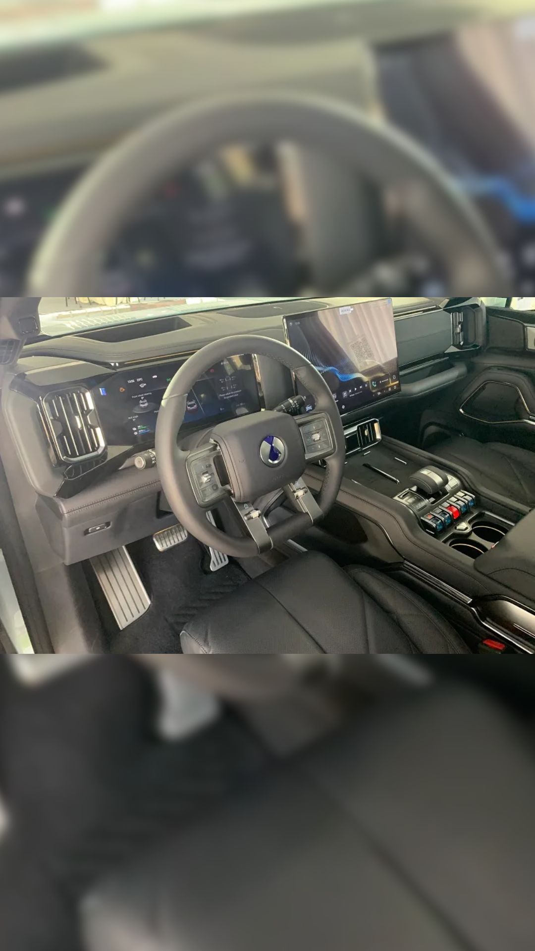 Here is the Denza B8 luxe off-road SUV in 6 pictures