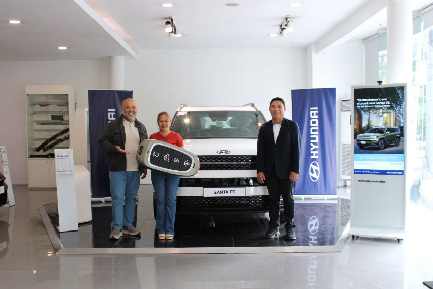 Hyundai Motor PH’s ‘Grand Holidays Promo’ winner drives home brand-new Santa Fe 