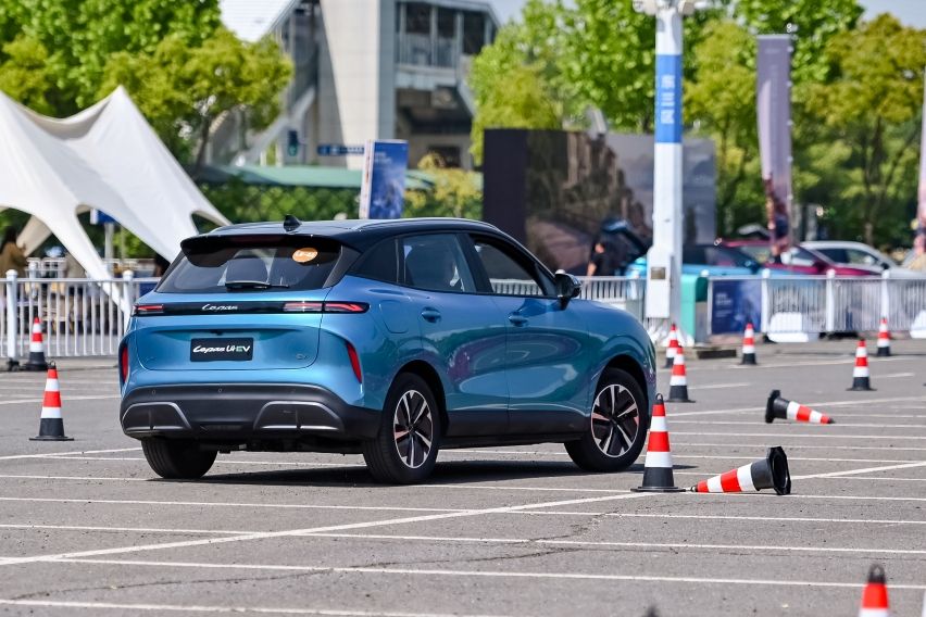 Tampak Belakang Lepas E4 EV segera meluncur di Indonesia