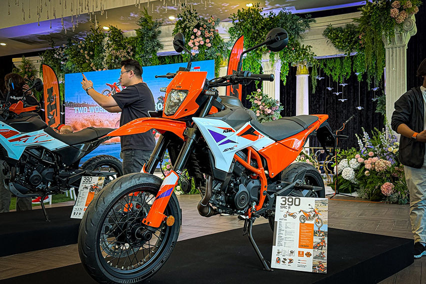 2026 KTM 390 SMC R