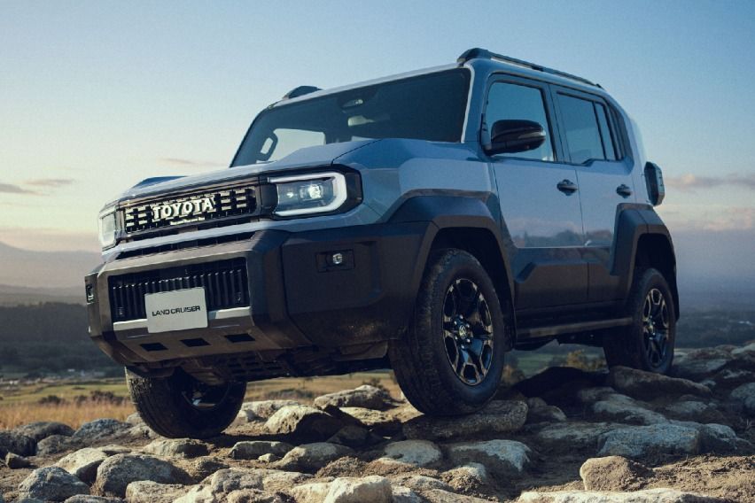 Toyota Land Cruiser FJ meluncur