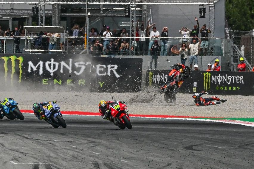 Acosta terjatuh dan gagal finis podium