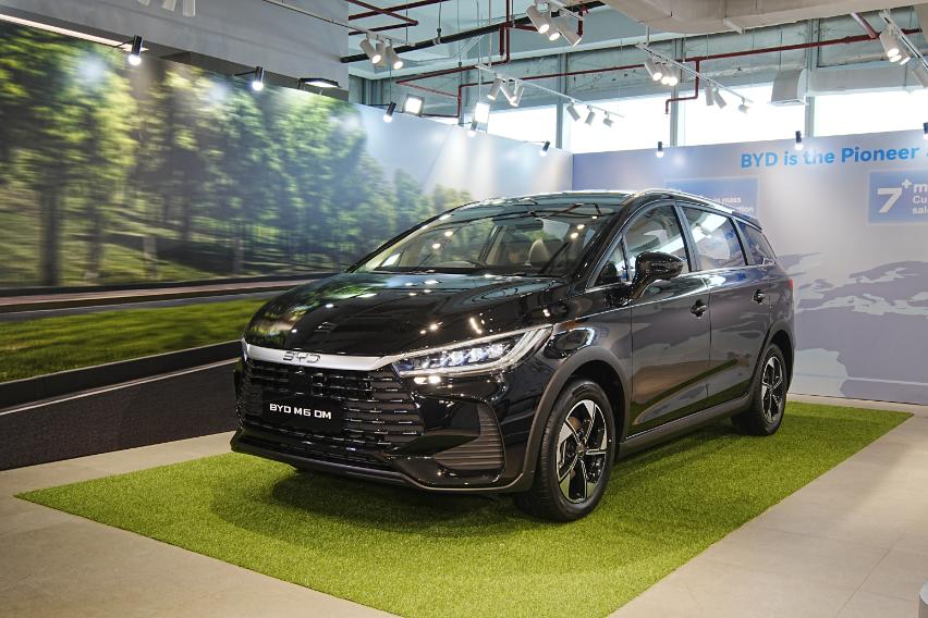 BYD Memperkenalkan M6 DM di Indonesia, Mengusung Teknologi Super Irit 