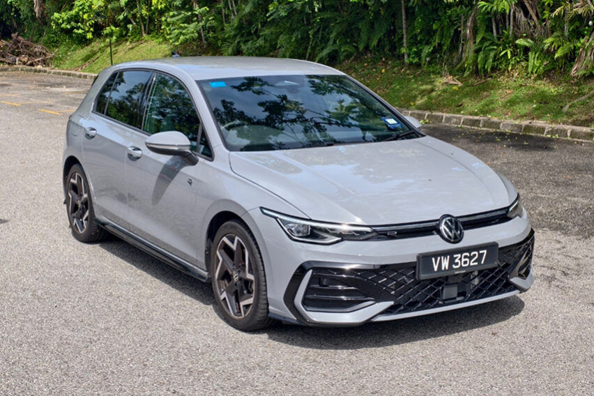 Review: Volkswagen Golf R Line eTSI Mk8.5 - looks fast, standing still