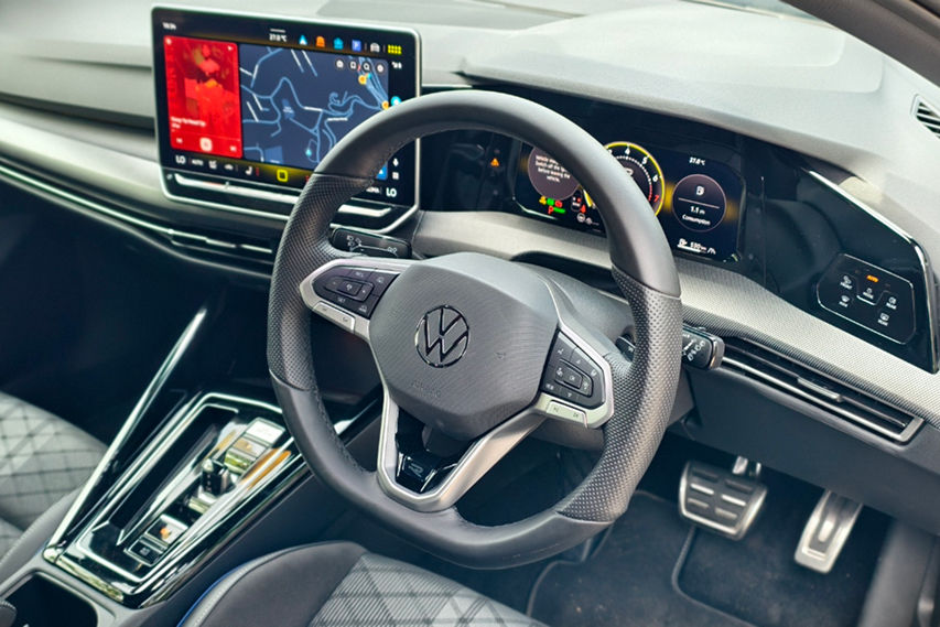 Volkswagen Golf R-Line interior view