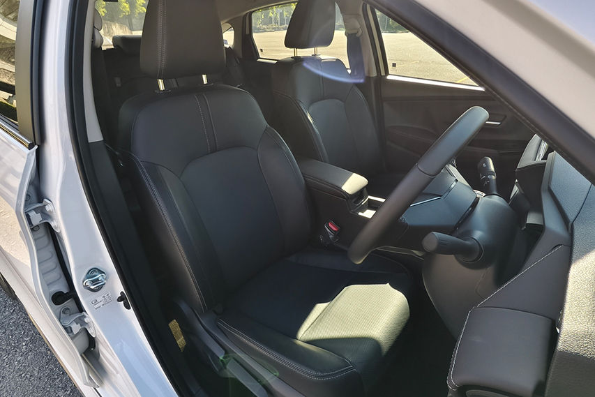 Toyota Vios HEV front seats