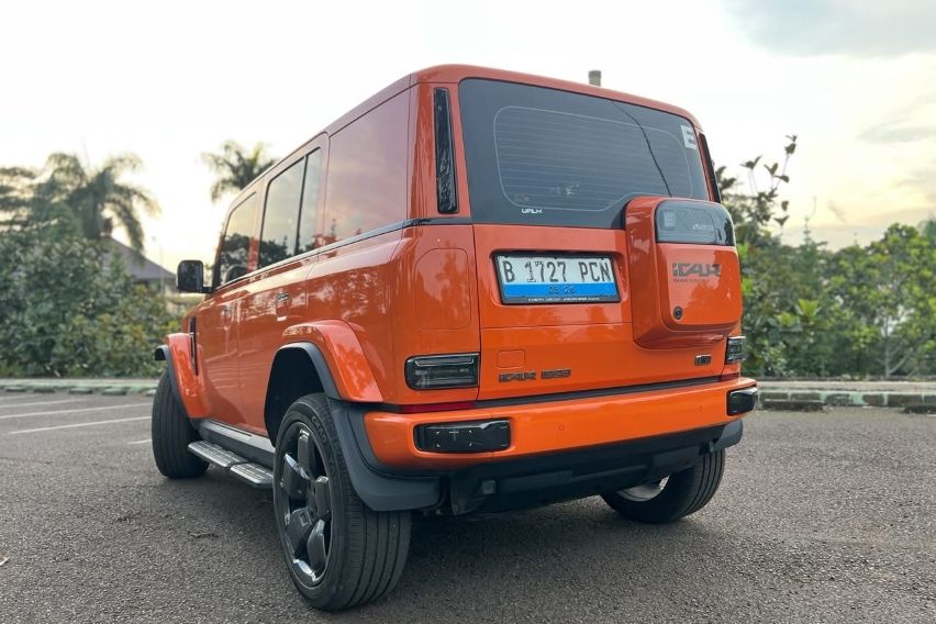 Test Drive iCAR V23 tampak belakang