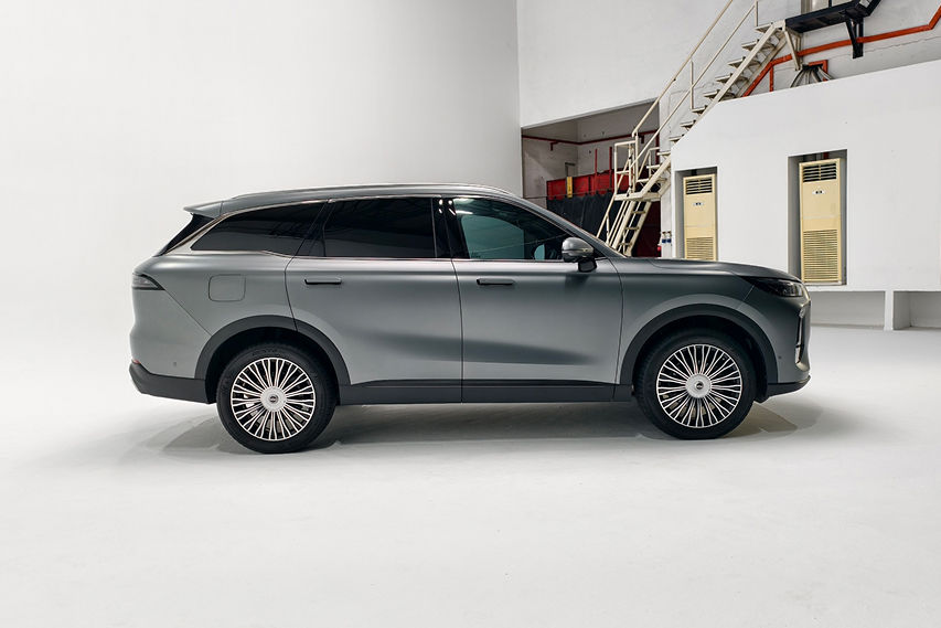 Chery Tiggo 9 Malaysia side profile view