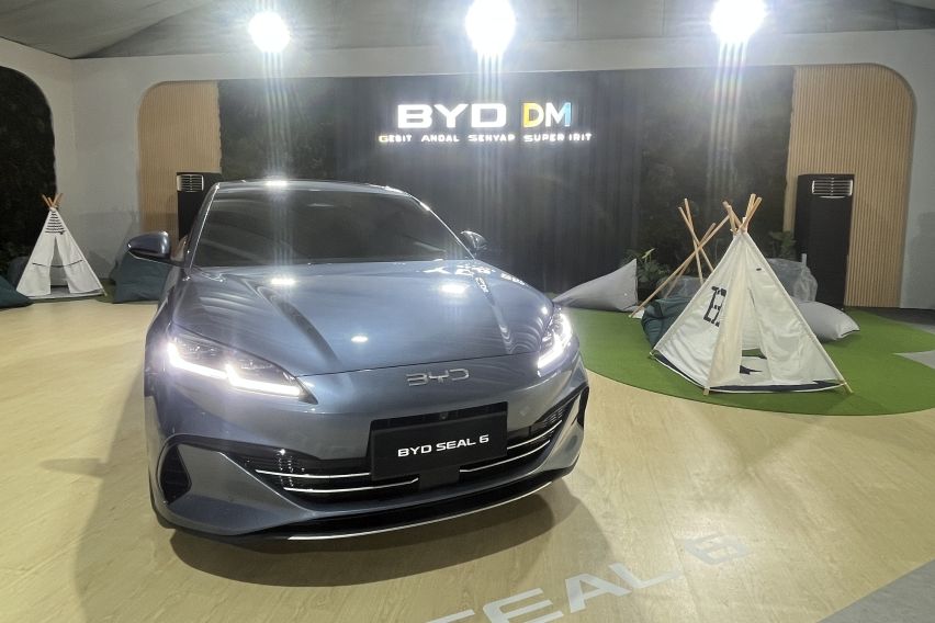 BYD Seal 6 DM-i sudah dipajang di Indonesia