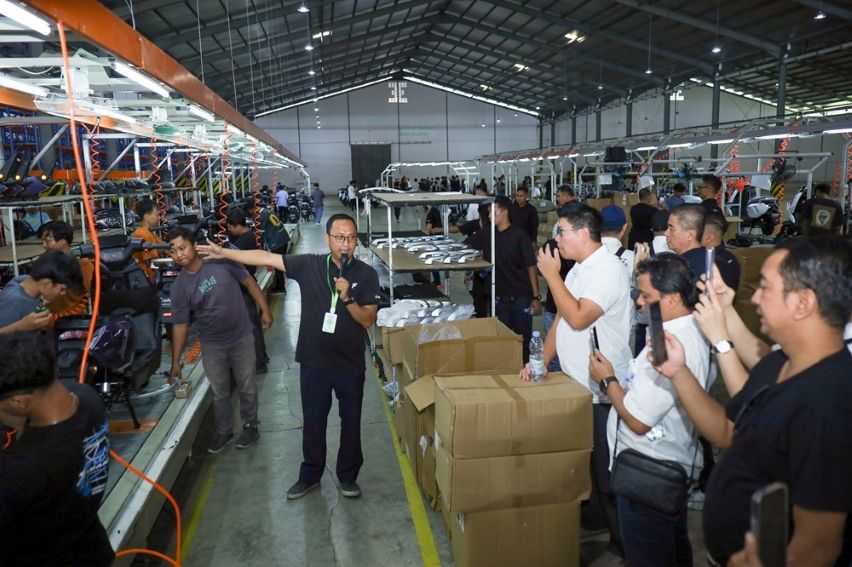 Tur pabrik terbaru Ofero di Semarang oleh Bedy - Logistic Manager Ofero Indonesia