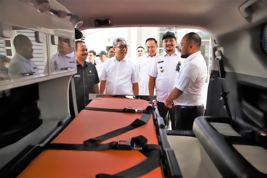 TMMIN Serahkan Bantuan Kijang Innova Ambulans ke RSUD Muda Sedia Aceh Tamiang