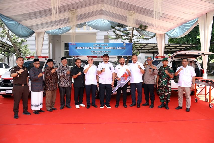 TMMIN Serahkan Bantuan Kijang Innova Ambulans ke RSUD Muda Sedia Aceh Tamiang
