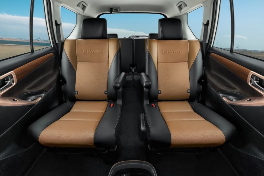 Interior baris kedua Innova Crysta facelift 2026
