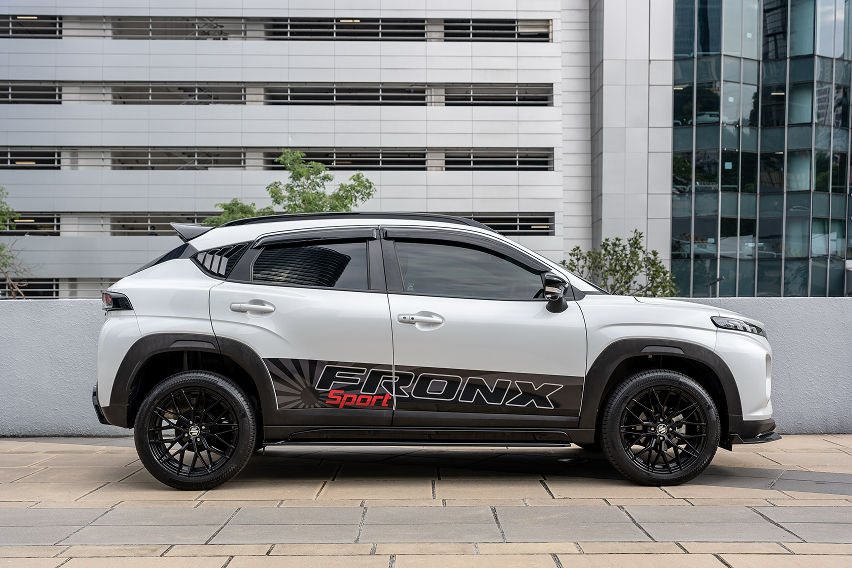 Suzuki Fronx Sport side