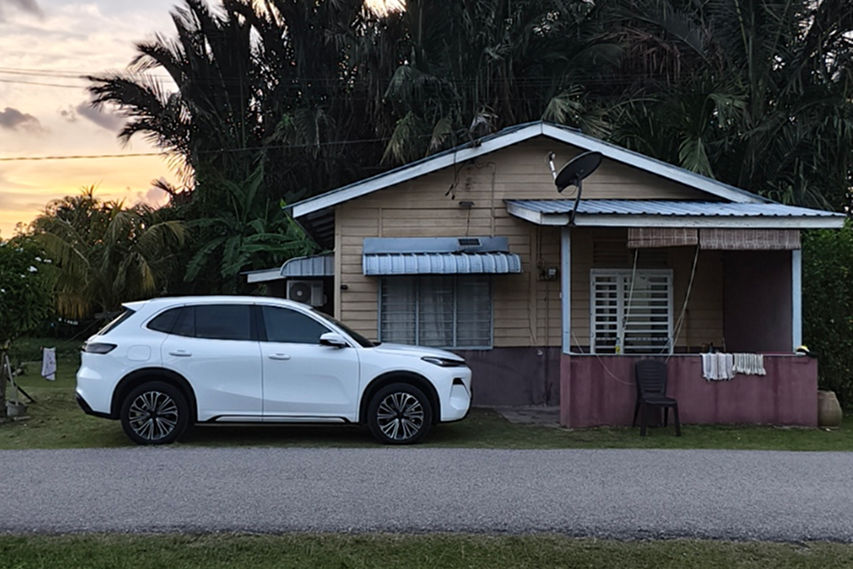 Proton e.MAS7 PHEV side profile view
