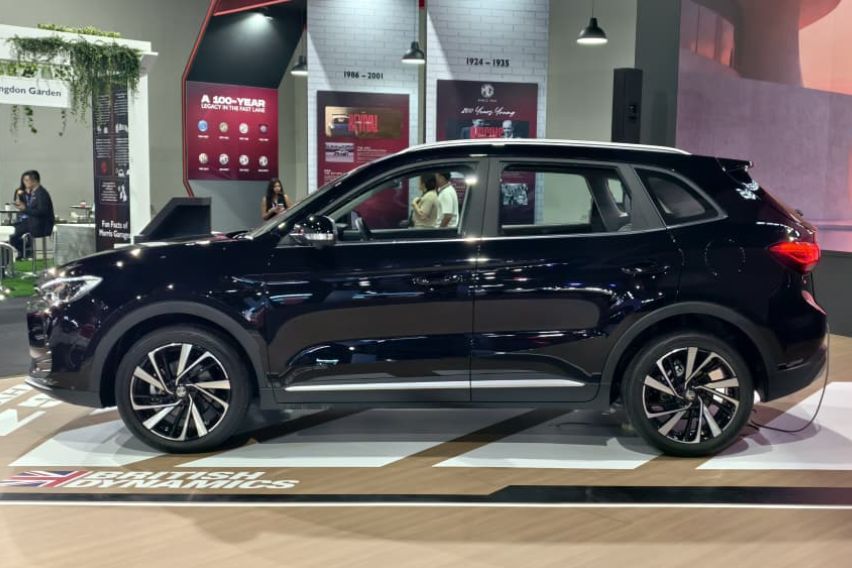 MG ZS Hybrid+ side