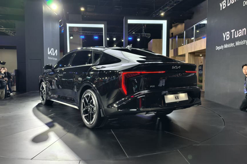 Kia K4 rear