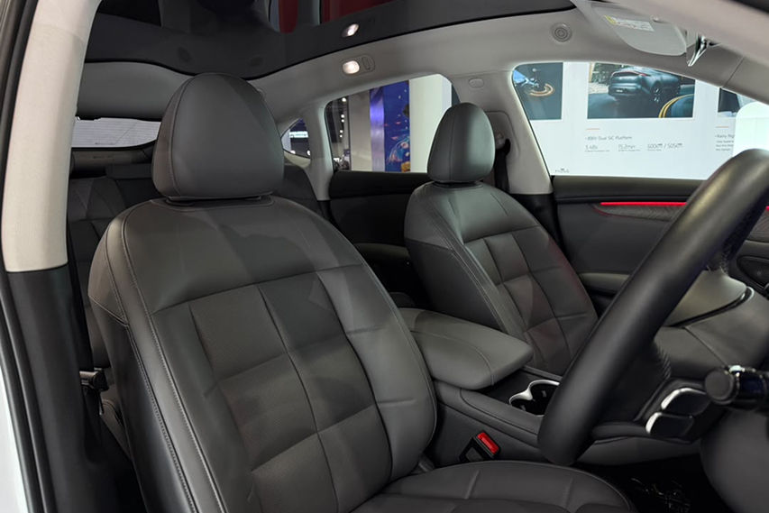 SAIC IM6 front seats view KLIMS 2026