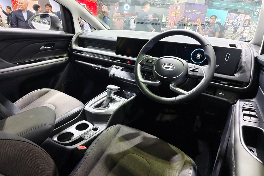 Hyundai Stargazer interior view Malaysia