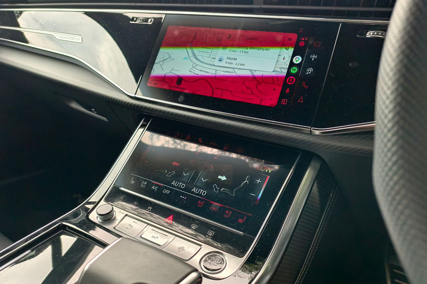 Audi Q7 S line 3.0 TFSI quattro infotainment system view