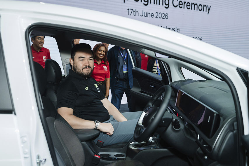 Tengku Amir Shah with Hyundai Tucson view for Selangor FC