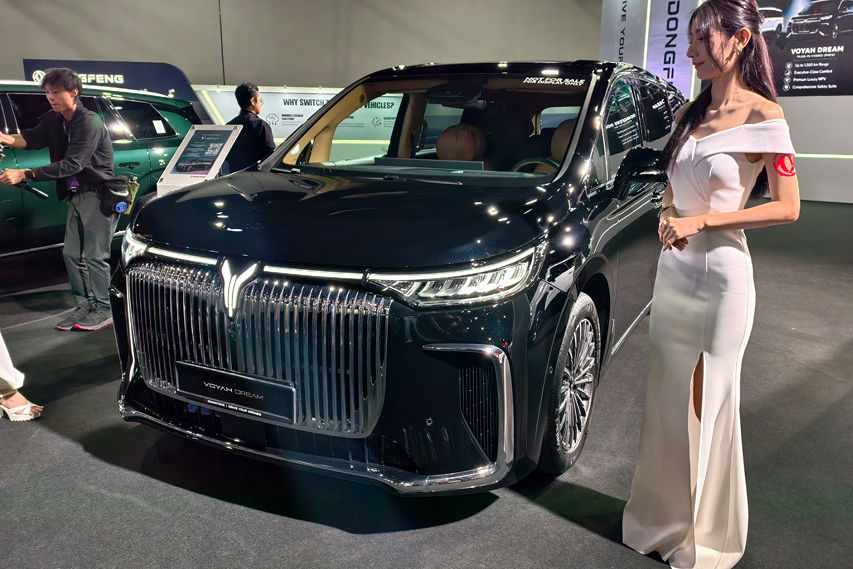 Dongfeng Voyah Dream MPV KLIMS 2026 view