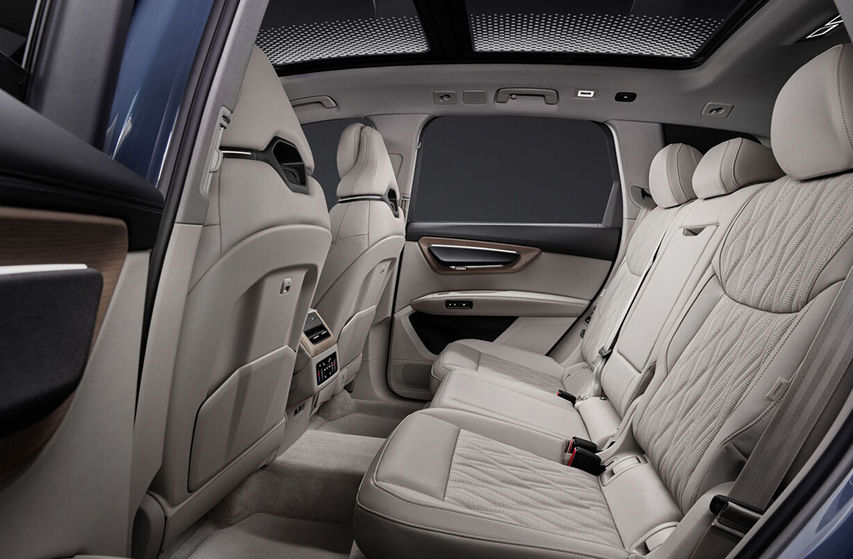 Audi Q7 interior view