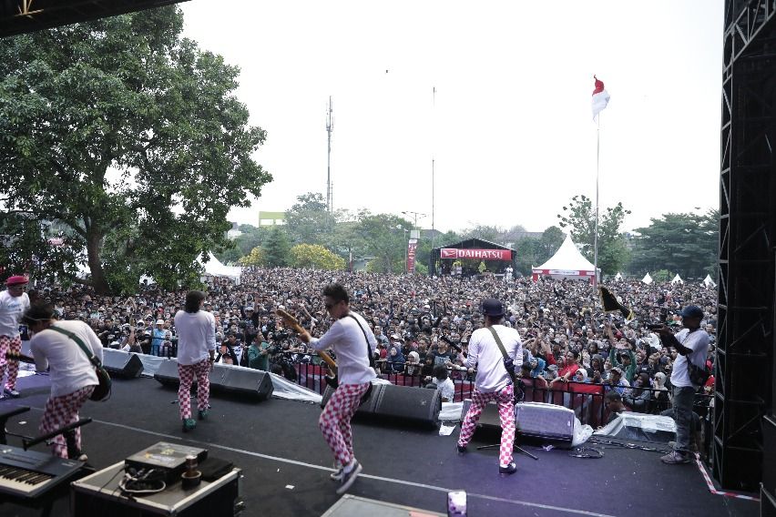 Band Tipe-X