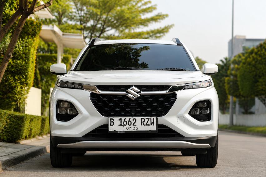 Suzuki Fronx GL AT tampak depan
