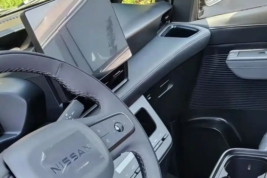 Nissan NV200 spy shot