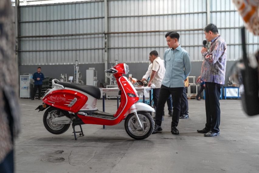 Wapres Gibran Kunjungi Pabrik United E-Motor, Targetkan Percepatan Ekosistem EV Nasional