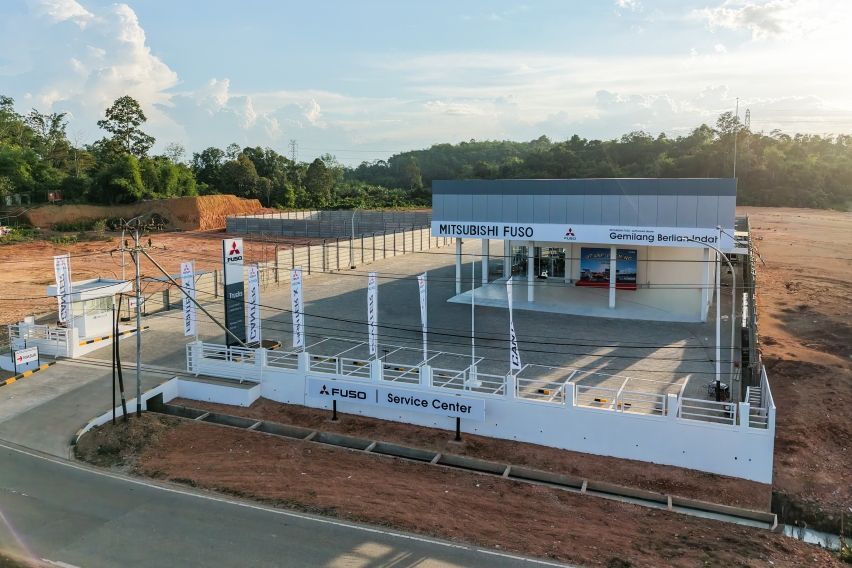 Mitsubishi Fuso Resmikan Service Center Sandai, Perkuat Strategi Zero Down Time di Kalbar