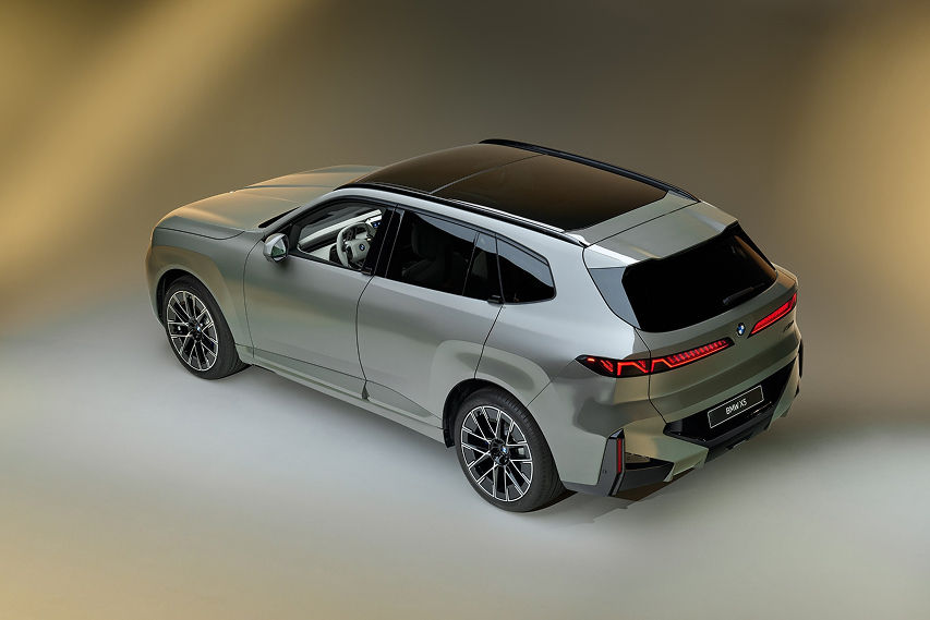 BMW iX5 V2L charging 