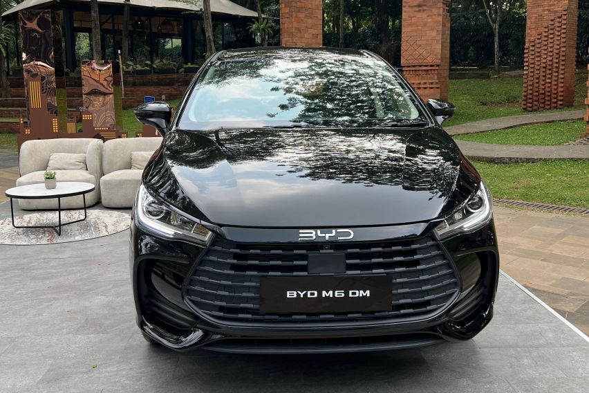 BYD M6 DM Classic Standard front