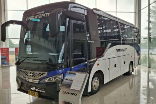 Hino Bus GB 150 Transmisi Otomatis Dipilih Laskad Trans untuk Perkuat Armada Pariwisata