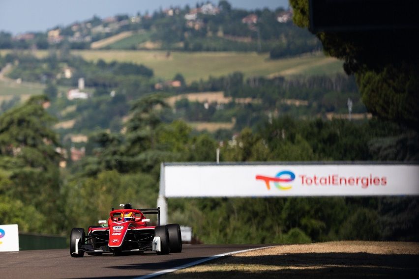 Bustamante impresses at Imola