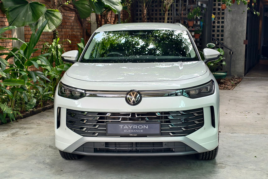 Volkswagen Tayron front grille view