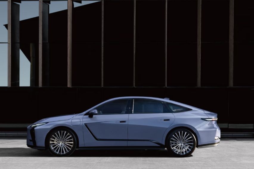 Next-gen Lexus ES side
