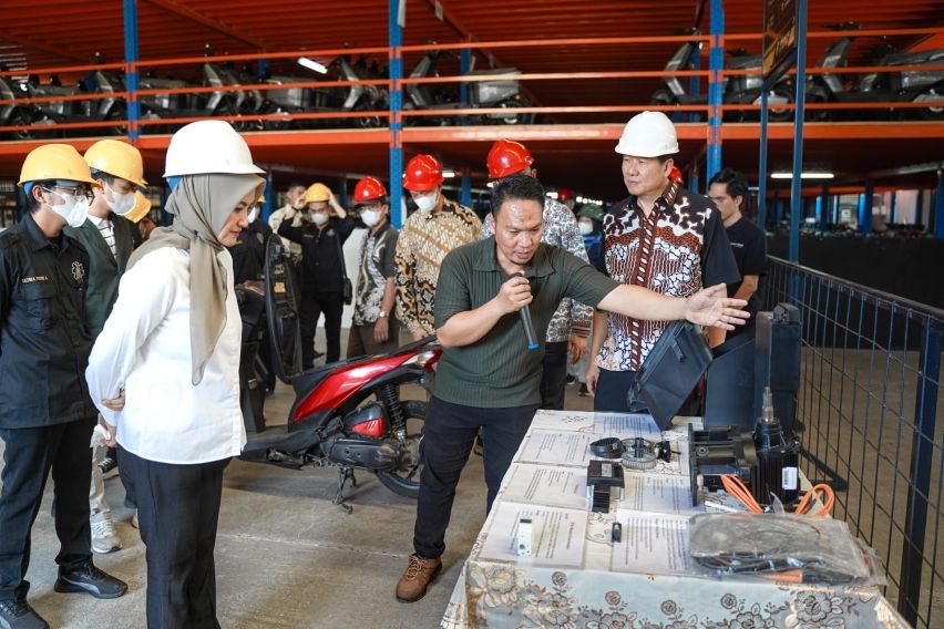 Jembatani Teori dan Industri, Mahasiswa Bedah Dapur Produksi United E-Motor
