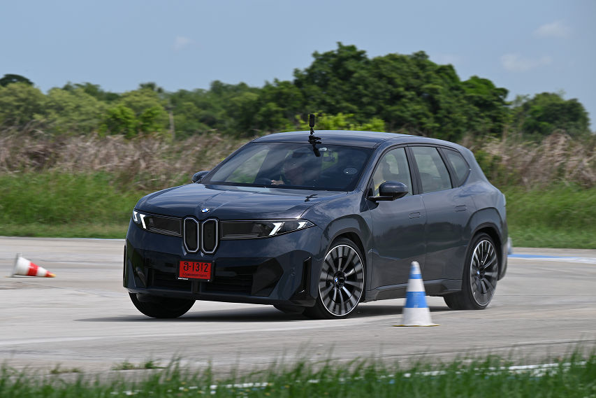 2026 BMW iX3 Malaysia side profile view
